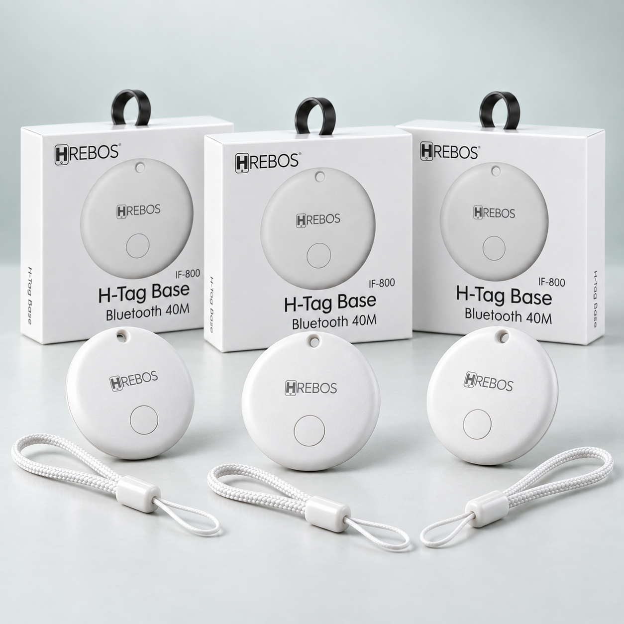 Três unidades da Tag Localizador Smart com suas embalagens e cordões